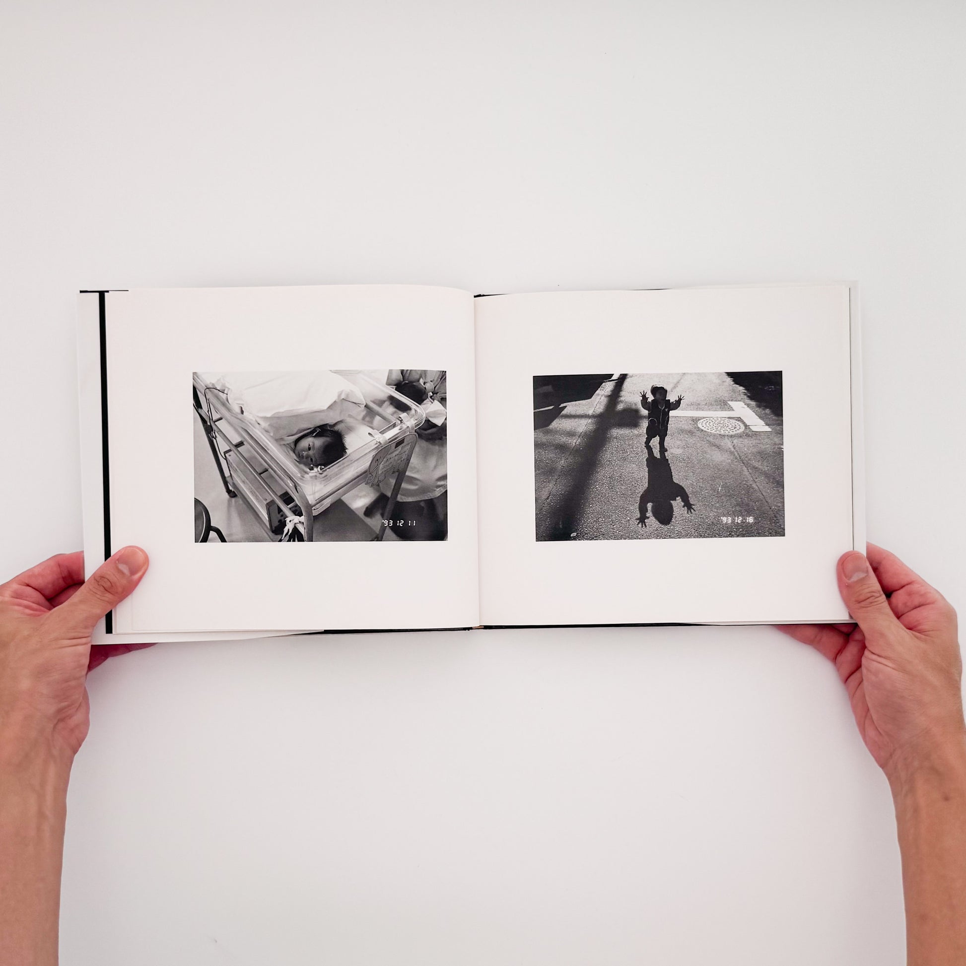 OGURA Eizaburo / 小倉英三郎『家族の日記』家族の日常と時間の移ろいを静かに記録した写真集。
