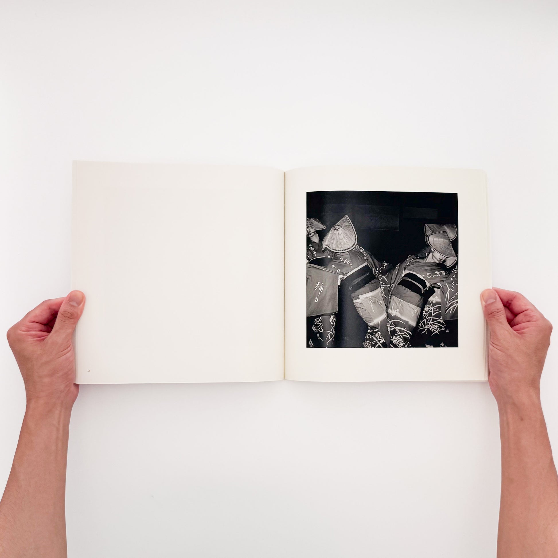 須田一政『風姿花伝』 / Issei Suda Exhibition Fushikaden　1970年代の日本各地の祭りや日常を撮影した代表作を再編集した展覧会カタログ
