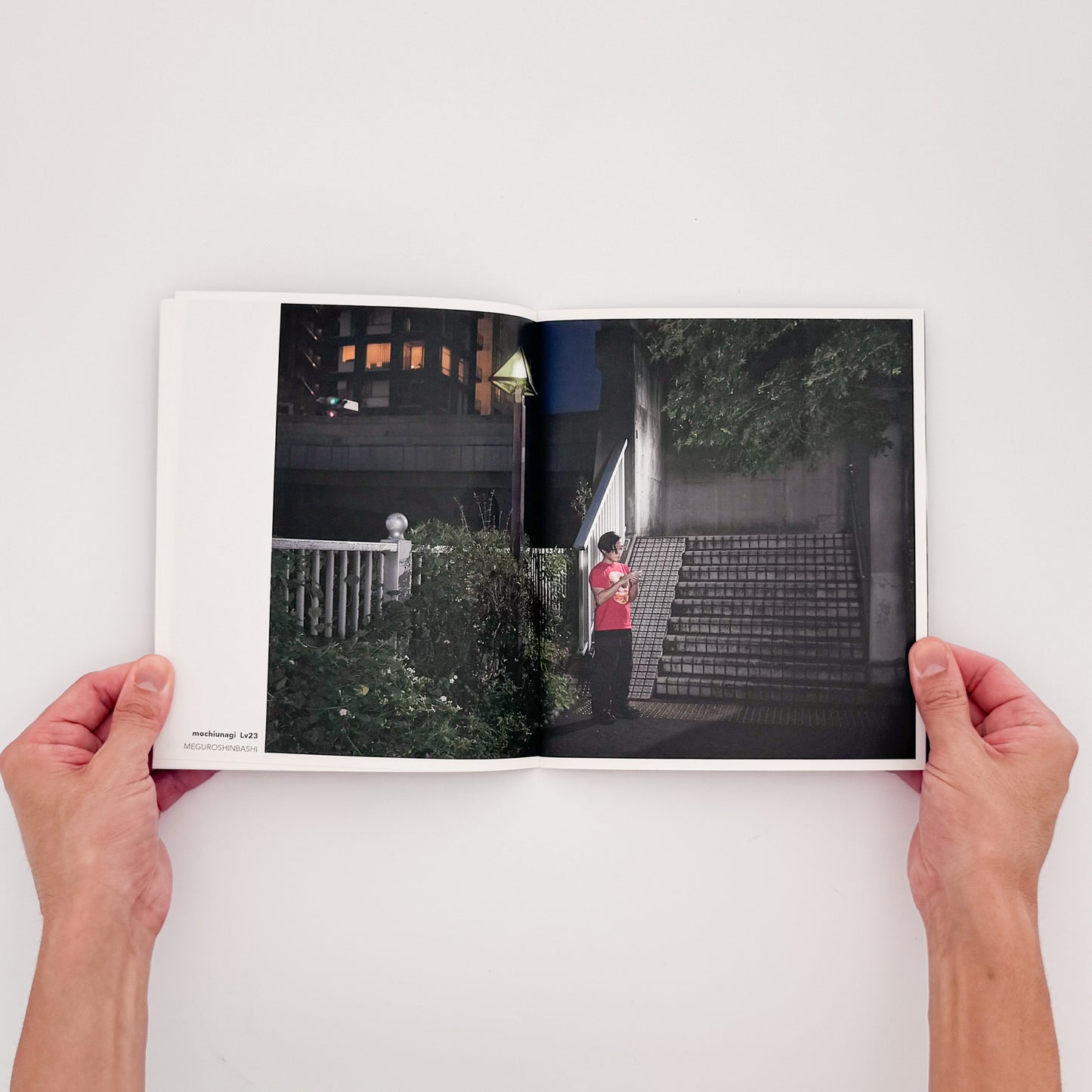 SAKAGUCHI Tomoyuki / 坂口トモユキ『POKESTOP PORTRAIT』Pokémon GOのトレーナーと馴染みのポケストップを撮影し、位置情報ゲームと都市風景の関係を記録した限定50部の写真冊子。
