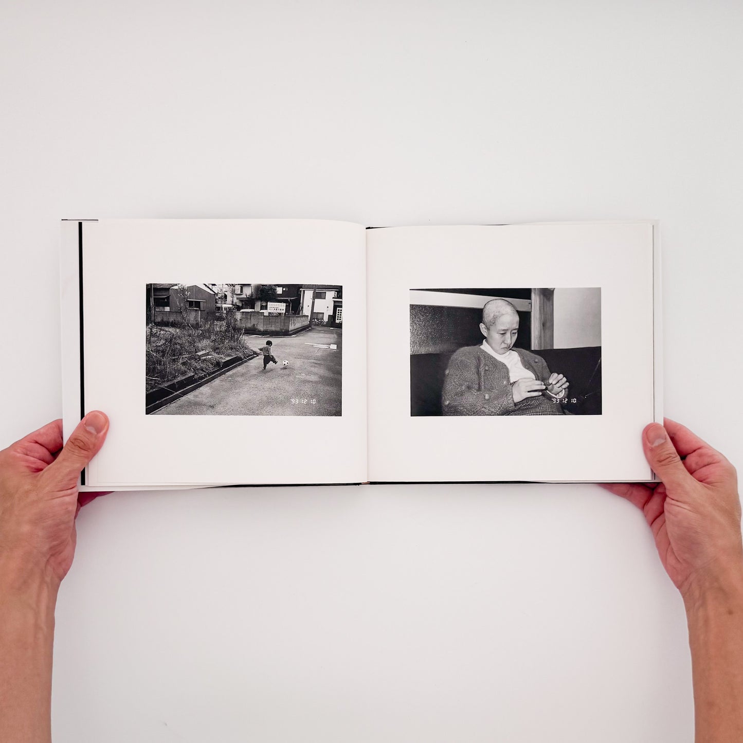 OGURA Eizaburo / 小倉英三郎『家族の日記』家族の日常と時間の移ろいを静かに記録した写真集。
