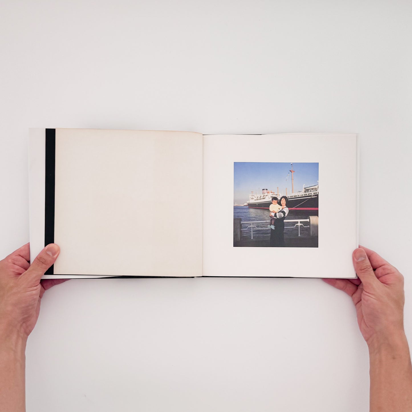 OGURA Eizaburo / 小倉英三郎『家族の日記』家族の日常と時間の移ろいを静かに記録した写真集。
