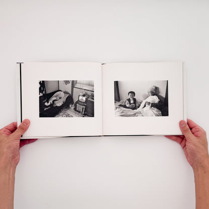 OGURA Eizaburo / 小倉英三郎『家族の日記』家族の日常と時間の移ろいを静かに記録した写真集。
