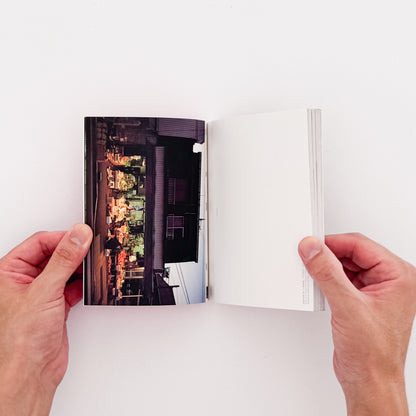 大西みつぐ『Memory of a Town Postcards』　東京の下町や横浜の町、人々の日常をカラー・スナップで捉えたポストカード形式の作品集