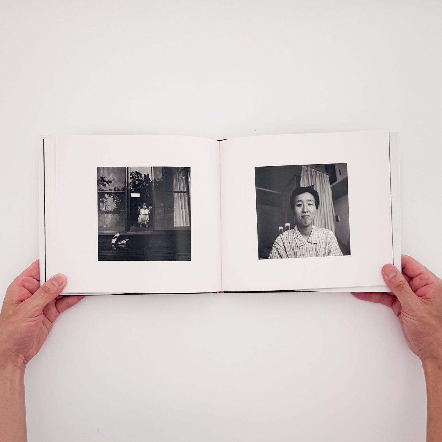OGURA Eizaburo / 小倉英三郎『家族の日記』家族の日常と時間の移ろいを静かに記録した写真集。
