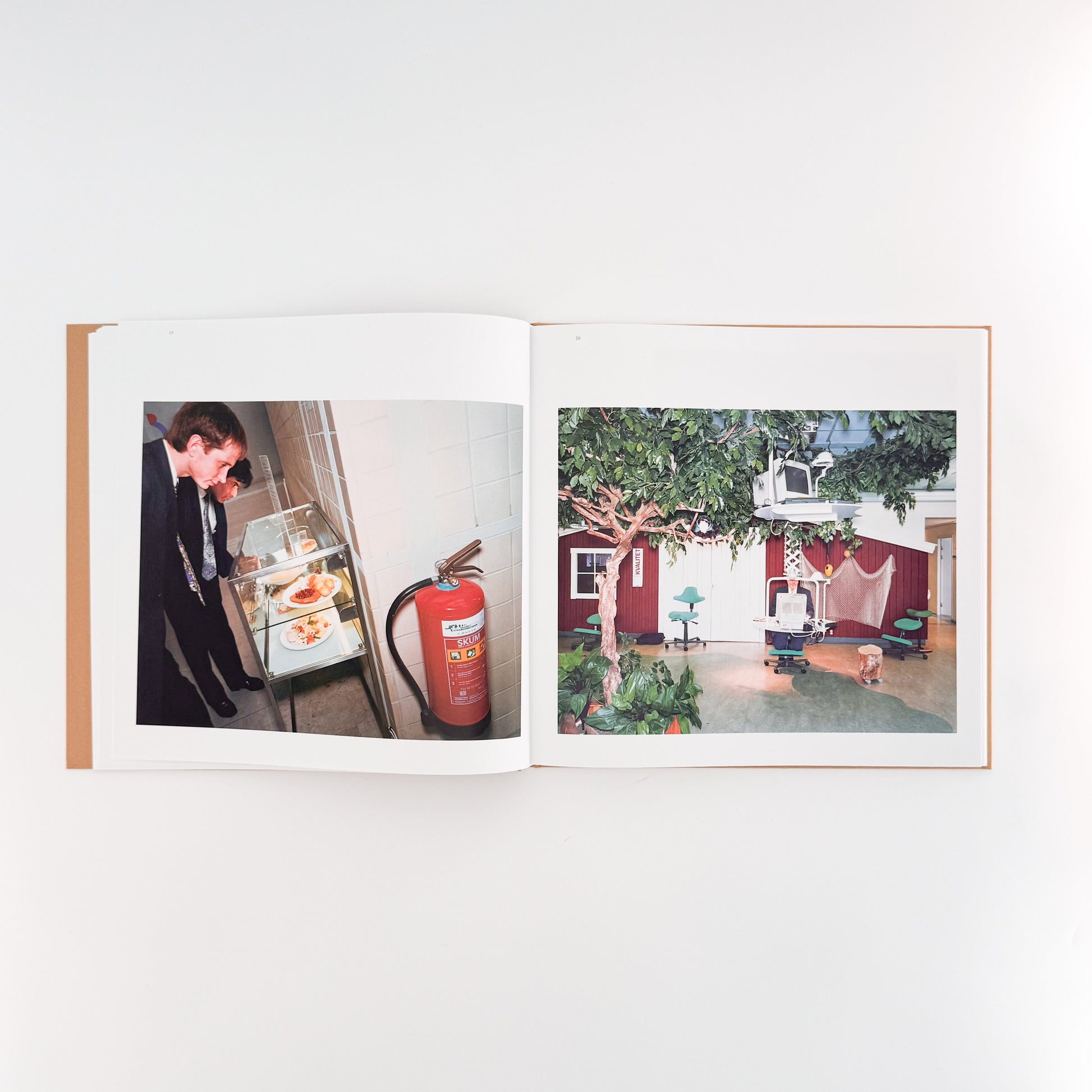 ラーシュ・トゥンビョルク写真集:  Lars Tunbjörk: Office / LA Office / LOOSE JOINTS - 文福　BUNBUKU