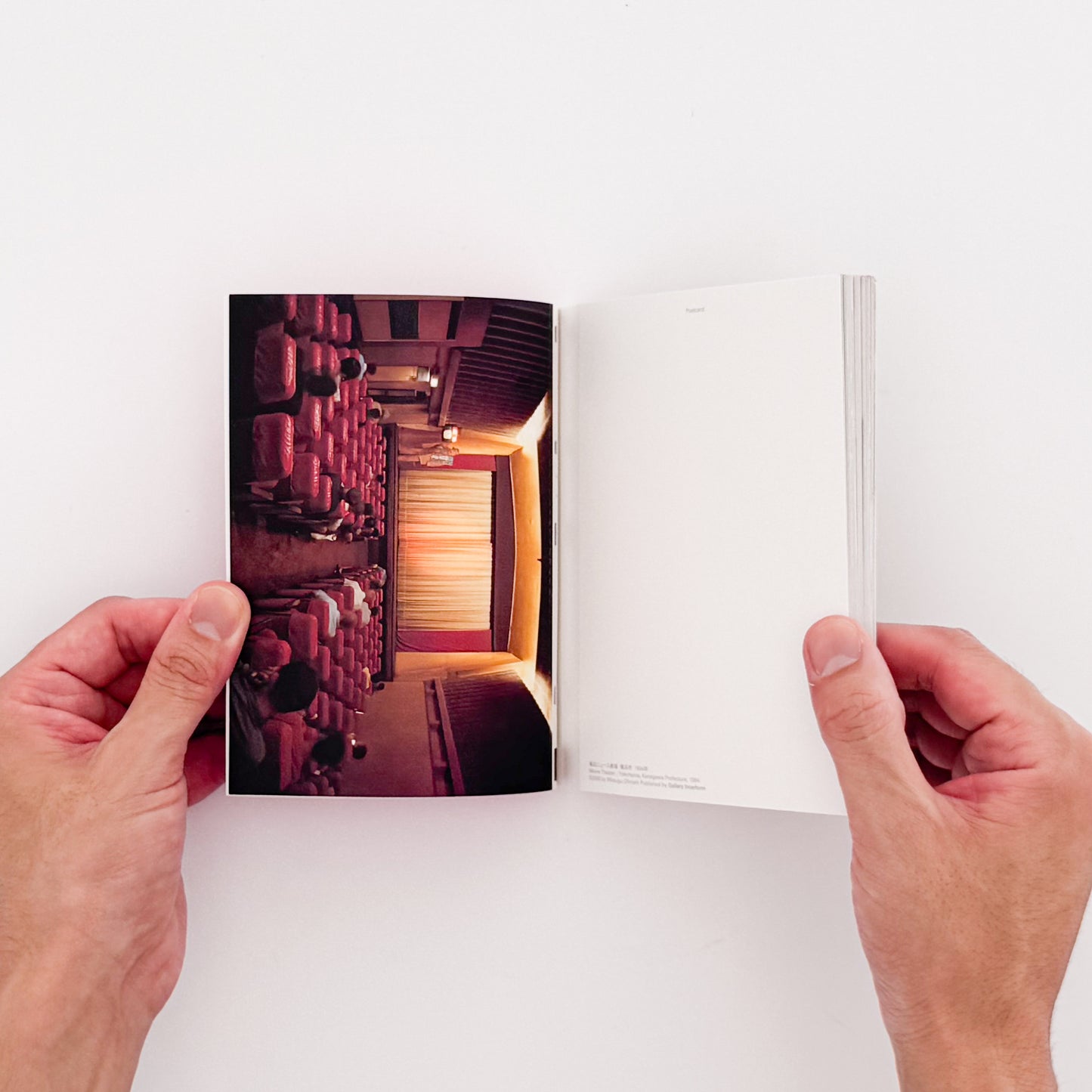 大西みつぐ『Memory of a Town Postcards』　東京の下町や横浜の町、人々の日常をカラー・スナップで捉えたポストカード形式の作品集