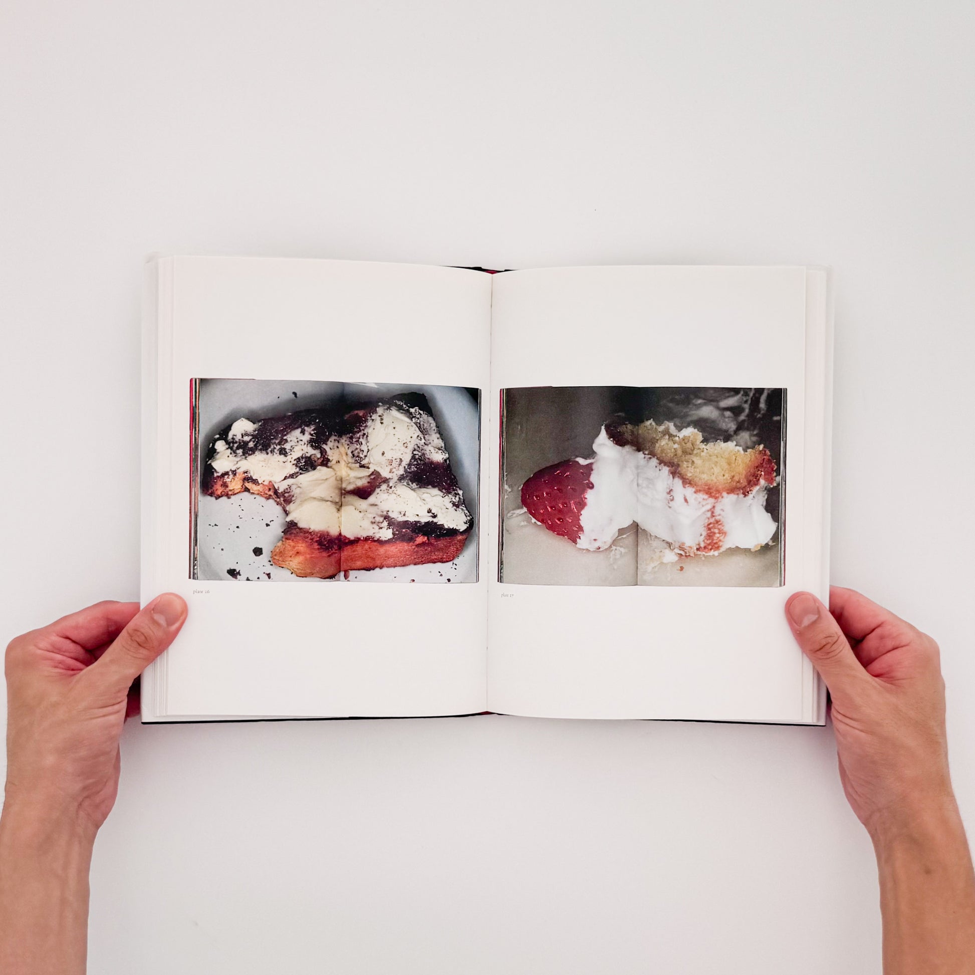 荒木経惟 / ARAKI Nobuyoshi『The Banquet』1993年刊行の写真集『食事』を全ページ複写収録したErrata Editions Books on Books #15