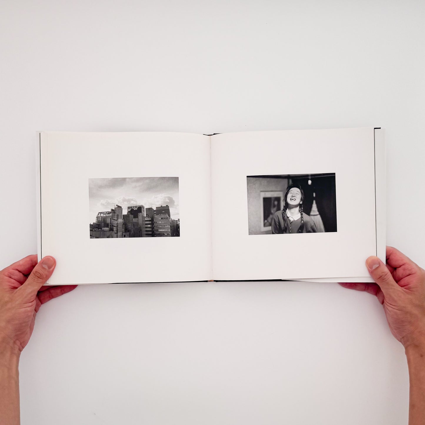 OGURA Eizaburo / 小倉英三郎『家族の日記』家族の日常と時間の移ろいを静かに記録した写真集。
