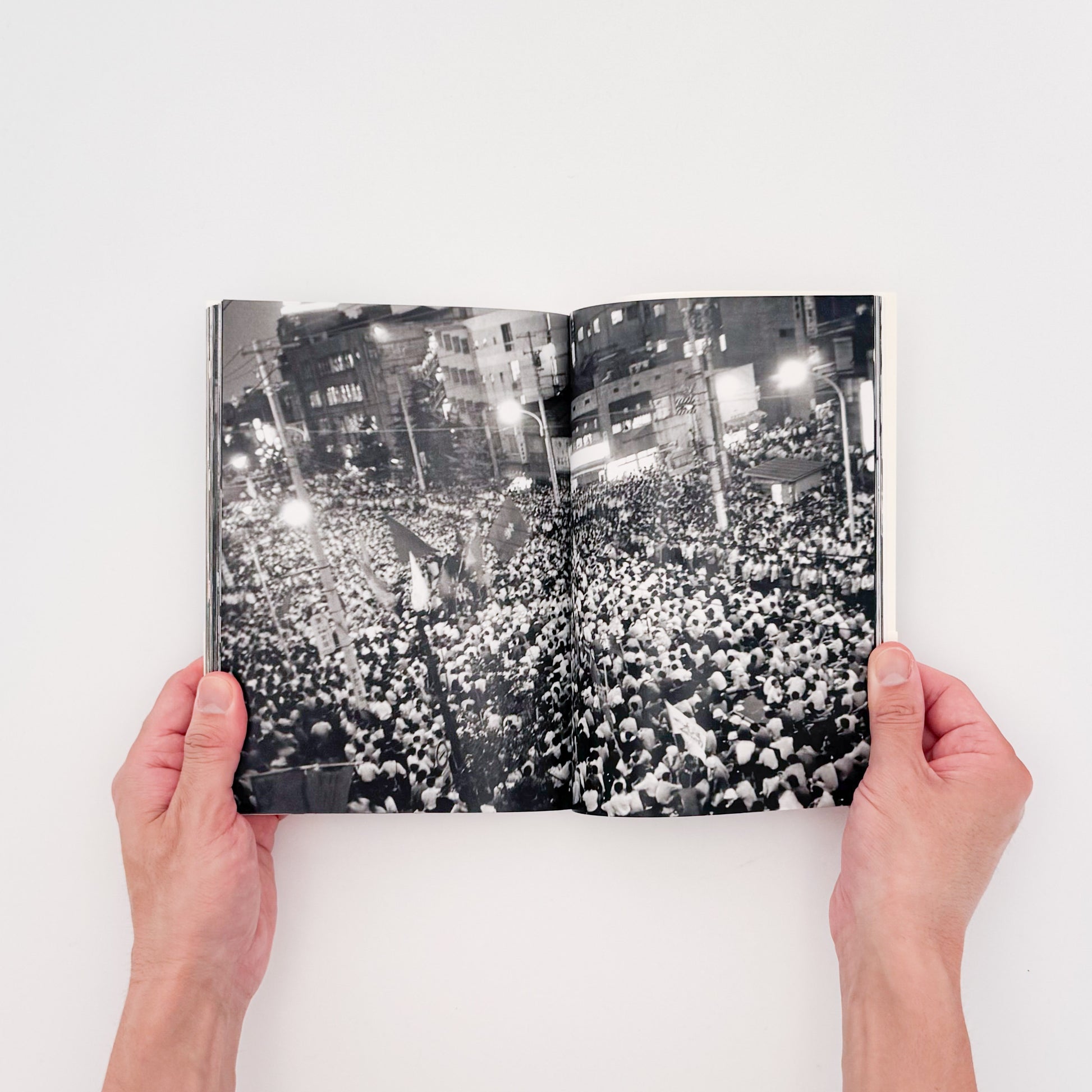 北井一夫写真集　過激派の時代 / 平凡社 - 文福 BUNBUKU