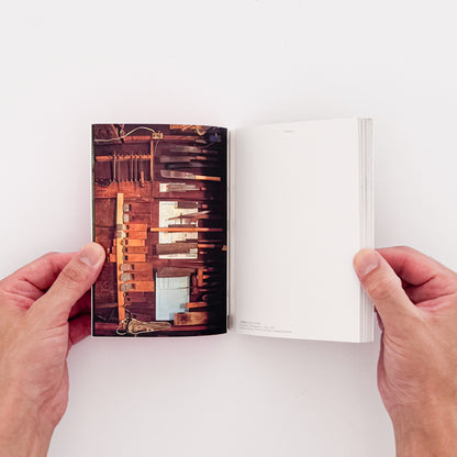 大西みつぐ『Memory of a Town Postcards』　東京の下町や横浜の町、人々の日常をカラー・スナップで捉えたポストカード形式の作品集