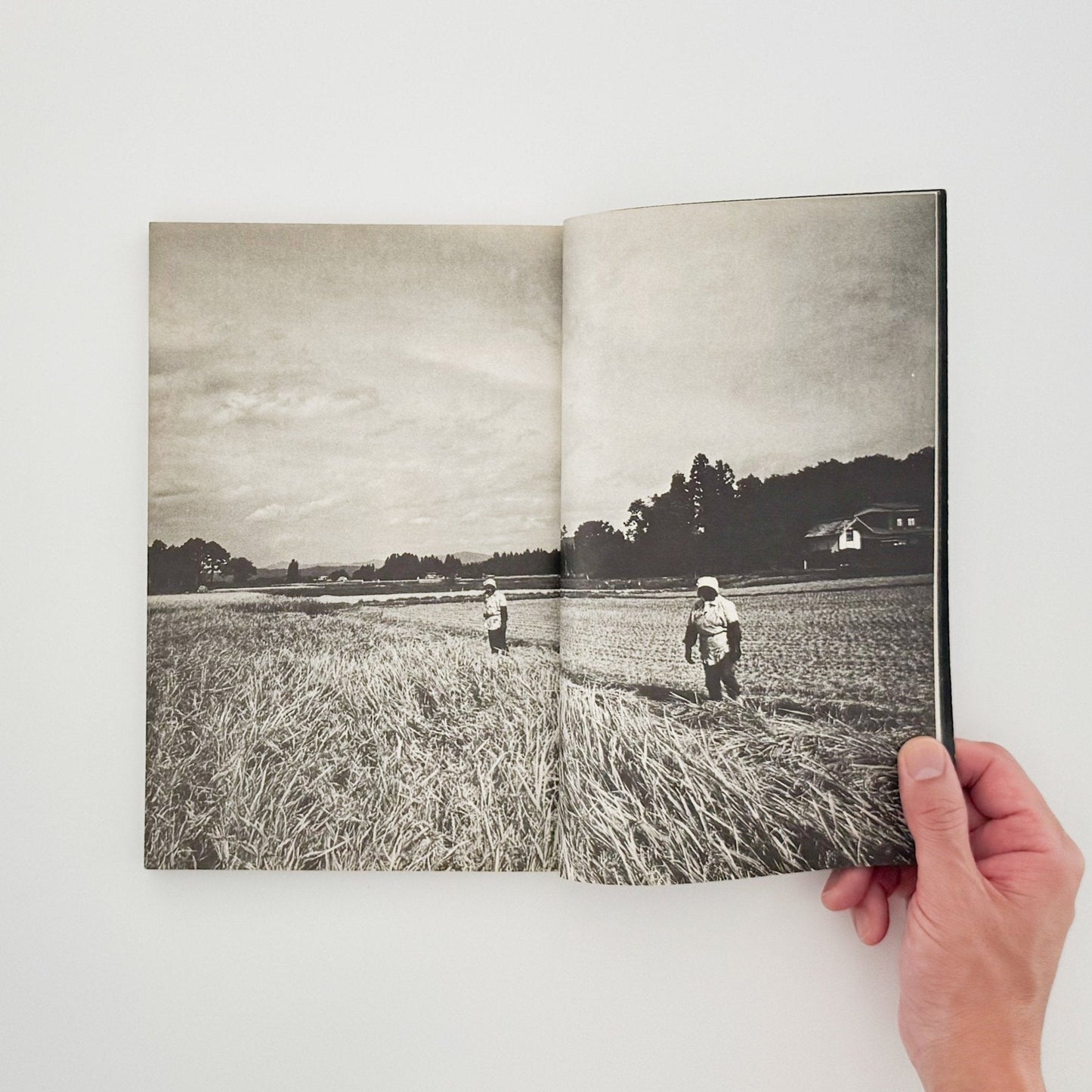 アサヒカメラ 1976年10月増刊 　北井一夫「村へ」 - 朝日新聞社 - 文福