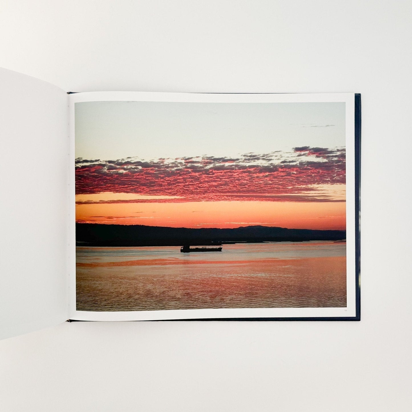 （英文）リチャード・ミズラック　カーゴ　Richard Misrach: Cargo - Aperture - 文福